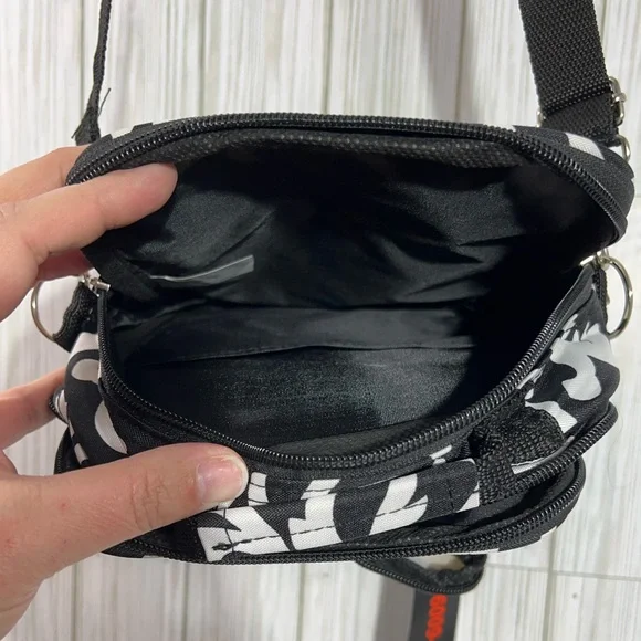 Black and White Crossbody Multi-zippers - Picture 6 of 9